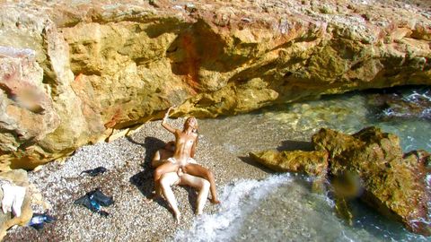 Blondasse à culbuter sur la plage